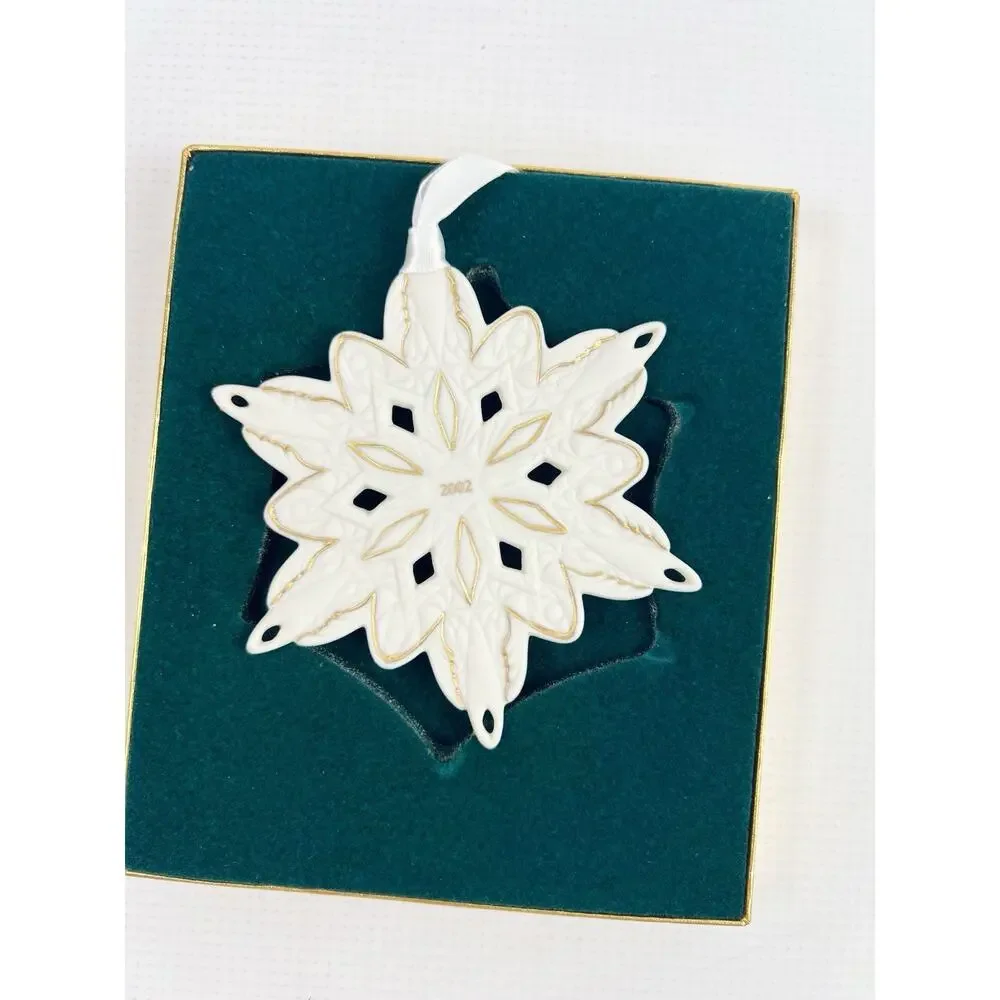 Wedgwood Snowflake Ornament 2002 White Jasperware Gold Gilded 4in Vtg Christmas
